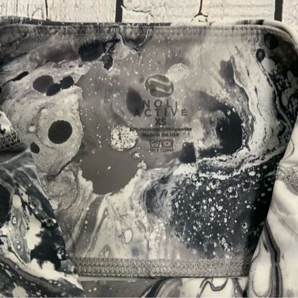 NOLI Marbled Crop Leggings - Picture 3 of 4